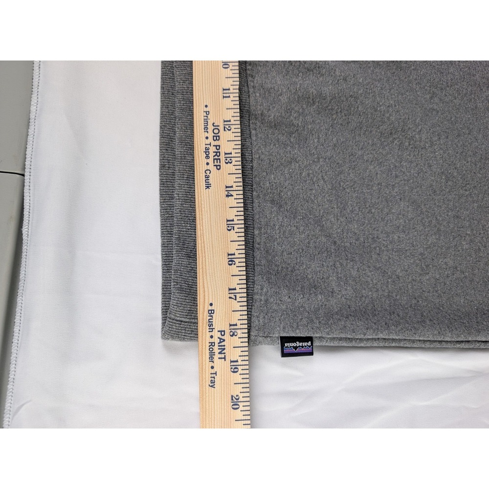 Patagonia Men's Medium Gray Crewneck Sweatshirt Logo Pullover STY39543 FA19 - Picture 9 of 14